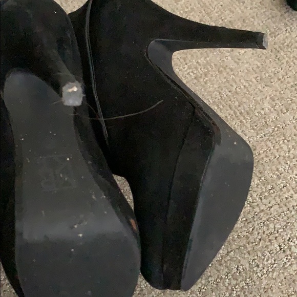 SUEDE HIGH HEELED BOOTIES! - Picture 4 of 5